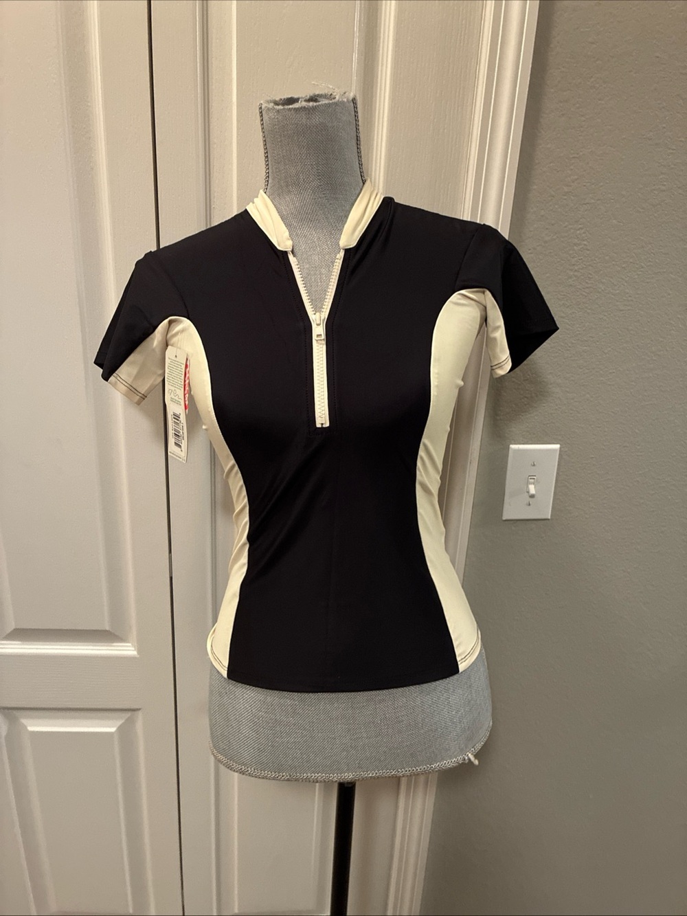Free people ladies seea Reina rash guard top size medium